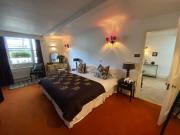 Spacious seafront 1 bedroom flat in sussex square