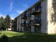 Spacious Secure Quiet in Crestwood