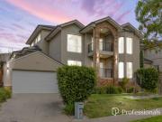 Spacious, Sophisticated Garden Sanctuary