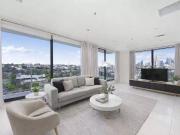 Spacious Split Level 3 Bedroom Penthouse Apartment with...