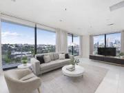 Spacious Split Level 3 Bedroom Penthouse Apartment with...