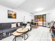 Spacious Split Level Apartment with Entertainers Courtyard