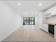 Spacious & Stylish 2 Bedroom Unit – Minutes from Palm Beach!