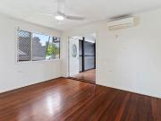 Spacious & Stylish Family Home with Pool, Deck &...