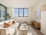 Spacious sunlit apartment moments from Epping Station