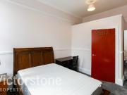 Spacious Three Bed with Private Balcony in Whitechapel,...