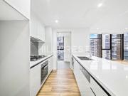 SPACIOUS THREE BEDROOM APARTMENT IN CENTER OF MASCOT