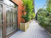 Spacious three bedroom apartment with wraparound terrace