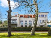 Spacious three bedroom apartment with wraparound terrace