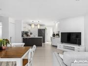 Spacious Three Bedroom Unit In Coorparoo!