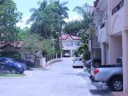 Spacious Three Bedrooms Townhouse in Villa Terrace