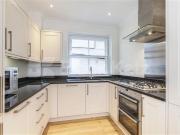 Spacious three double bedroom apartment set within a... Spacious three double bedroom apartment set within a...