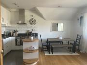 Spacious top floor 1 bed 1 bath flat