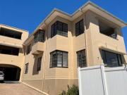 spacious top floor 2 bed apartment w.