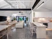 Spacious Top Floor Apartment in Boutique Beachside Block...