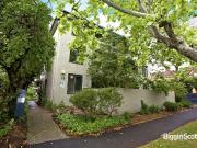 Spacious Top Floor Apartment in Prime Location