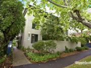 Spacious Top Floor Apartment in Prime Location