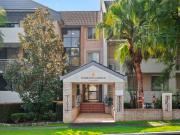Spacious Top Floor Living in Sorrento Gardens