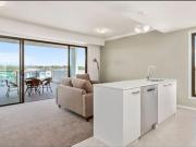 SPACIOUS TOP FLOOR MODERN APARTMENT !