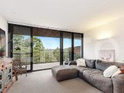 SPACIOUS TOP FLOOR ONE BEDROOM APARTMENT WITH STUDY