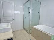 Spacious townhouse close to CBD