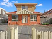 Spacious townhouse in prime Preston location