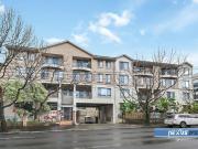 Spacious Townhouse Style Apartment with Two Courtyards...
