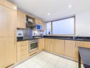 Spacious twin ensuite bedroom in Westminster Has a Room