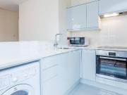 Spacious two double bed flat in zone one mins to UCL...