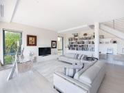 Spacious Two Storey Apartment with Entertainers'...