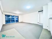 Spacious, Ultra Convenient In the Heart of Sydney!