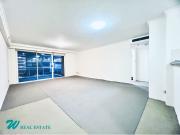 Spacious, Ultra Convenient In the Heart of Sydney!