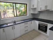 Spacious Unit close to hospital and CBD!