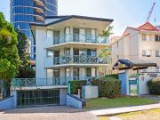 SPACIOUS UNIT IN THE HEART OF BROADBEACH