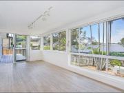 Spacious & Versatile Family Home with Pool, Sauna &...