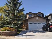 Spacious first floor with Park View for Rent Macewan...
