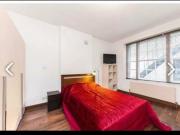 Spacious well located 2 bed 2 bath in Paddington