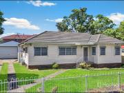 Spacious Workshop Garage! Convenient Family Home with 3...