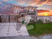 Spanish Designed Tasteful 1 Kanal House Is For Sell In...
