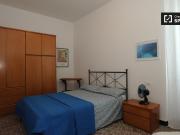 Spaziosa camera in affitto in appartamento con 2 camere...