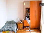 Spaziosa camera in appartamento a Stazione Centrale, Milano