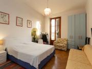 Spaziosa camera in appartamento con 3 camere da letto a...