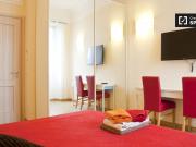 Spaziosa camera in appartamento con 3 camere da letto a...
