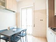 Spaziosa camera in appartamento con 3 camere da letto a...