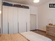 Spaziosa camera in appartamento con 3 camere da letto a...