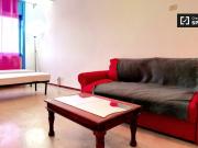 Spaziosa camera in appartamento con 5 camere da letto a...