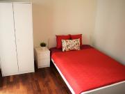 Spaziosa camera matrimoniale con bagno privato Porta al...