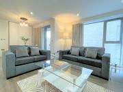 Spectacular 2 Bedroom Apartment in Great Location