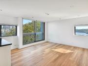 Spectacular harbour views from beautiful apartment