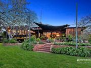 Spectacular Murray River Retreat Lifestyle, Luxury,...